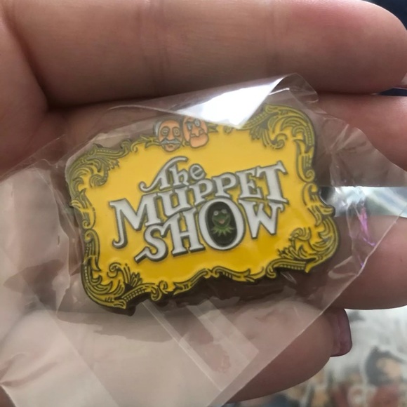 The Muppet Show Enamel Pin - Picture 2 of 2